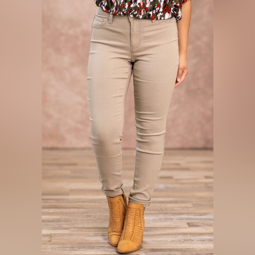 NWT’s YMI Hyperstretch Skinny Pants in Oatmeal